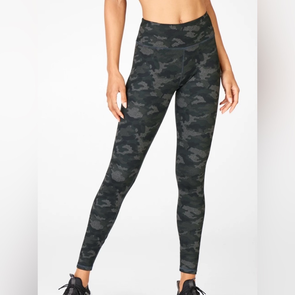 XS Fabletics Define PowerHold Mid-Rise Camo Leggings